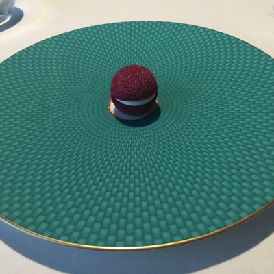 Profile Picture of Kris Chau (@krishchau) on Twitter