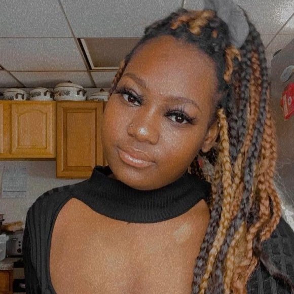 Profile Picture of Faylloyda Thomas (@faylloydathomas) on Poshmark