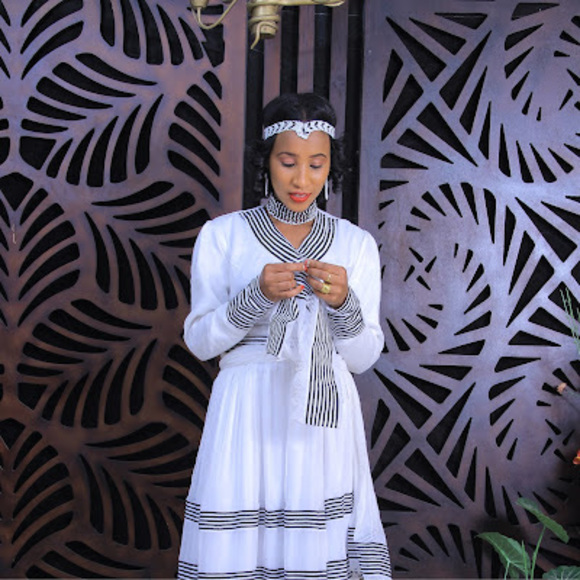 Obse Yadata - Poshmark Profile Picture of Obse Yadata (@obseyadata) on Poshmark