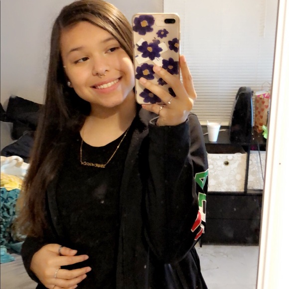 Profile Picture of Brianna Valdez (@briannavaldez_) on Poshmark