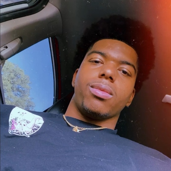 Profile Picture of Shawn Bowden (@shawnbowden) on Poshmark