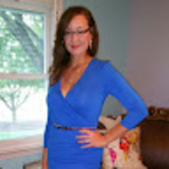 Profile Picture of Renee Arroyo-leesing (@rarroyoleesing) on Poshmark