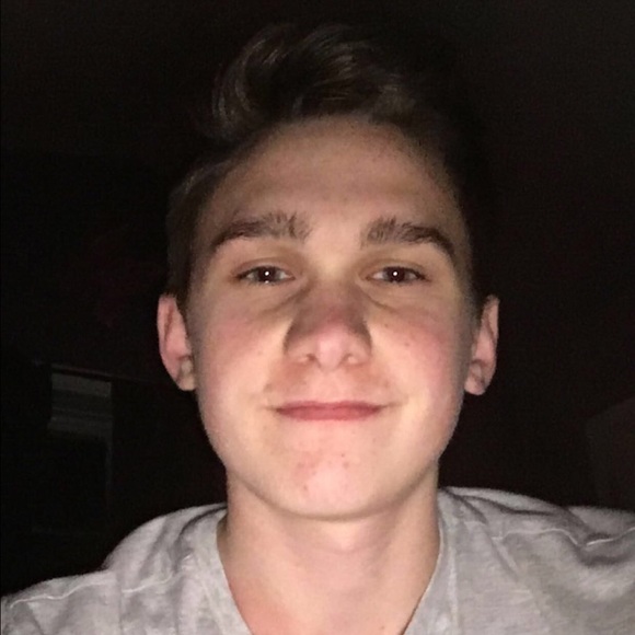 Profile Picture of Zach Mclaughlin (@zachbballin) on Poshmark