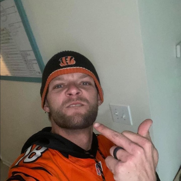 Profile Picture of Dustin Combs (@dcombs1984) on Poshmark