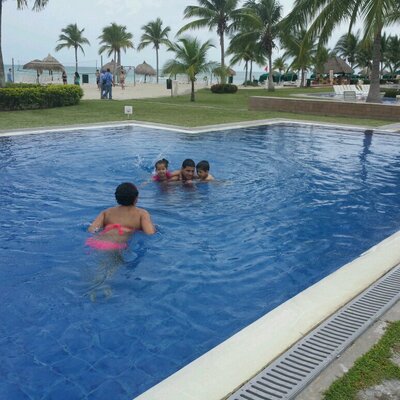 Profile Picture of Yolanda Maxwell (@yoyomaxwell) on Twitter