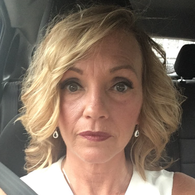 Profile Picture of Robin LeRiche-Halverson (@Robinconnell1) on Twitter