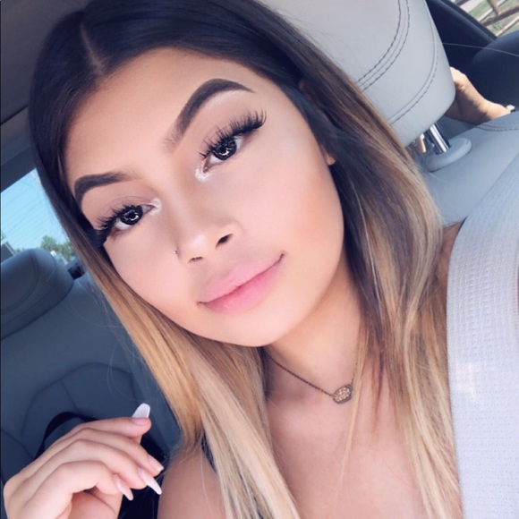 Profile Picture of Julissa Velasquez (@julissa2325) on Poshmark