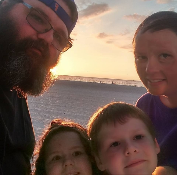 Profile Picture of Danielle Derosier (@dnd6302) on Poshmark