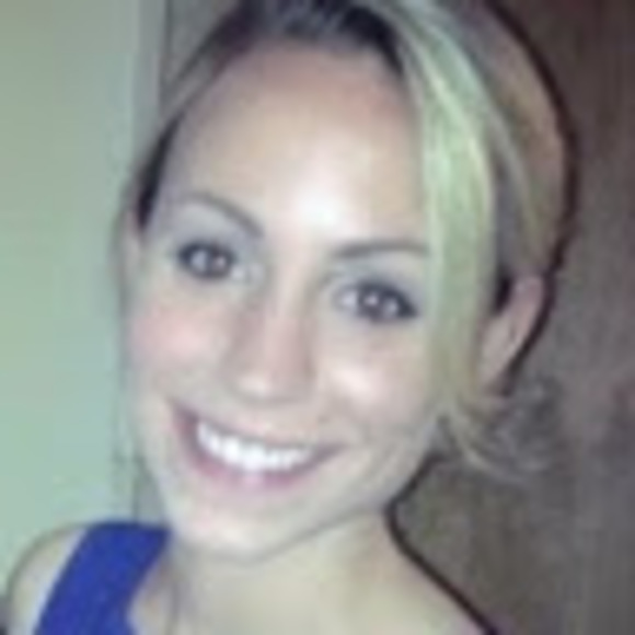 Anna Cantirino - Poshmark Profile Picture of Anna Cantirino (@annacantirino) on Poshmark