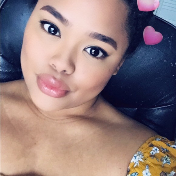 Iris Tucker - Poshmark Profile Picture of Iris Tucker (@ikt91) on Poshmark