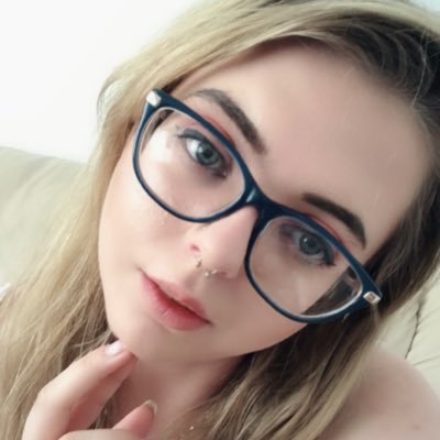 Profile Picture of Dani J (@Dani_J_Harding) on Twitter