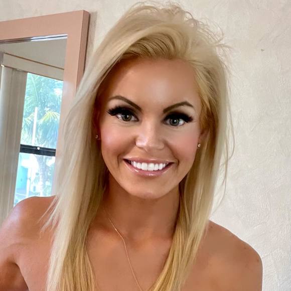 Profile Picture of Bobbie Klobas (@bklobas) on Poshmark