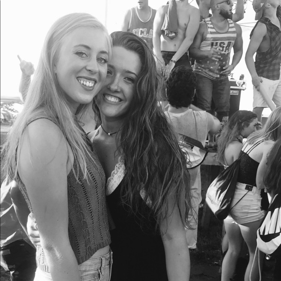 Profile Picture of Fiona Spuria (@fspuria727) on Poshmark