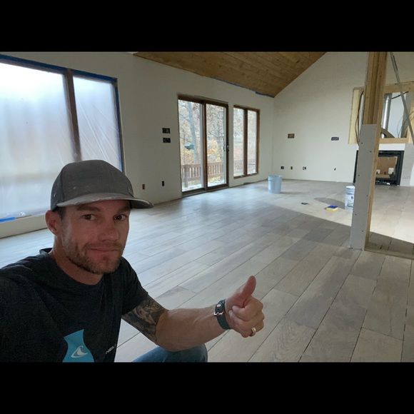 Profile Picture of Jonathan Peacock (@joony0117) on Poshmark