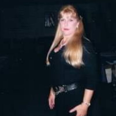 Profile Picture of Roxanne  Mackenzie (@roxanneg001) on Twitter