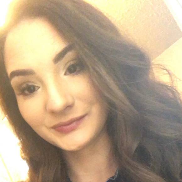 Profile Picture of Shania Mckinnon (@shaniamckinn986) on Poshmark