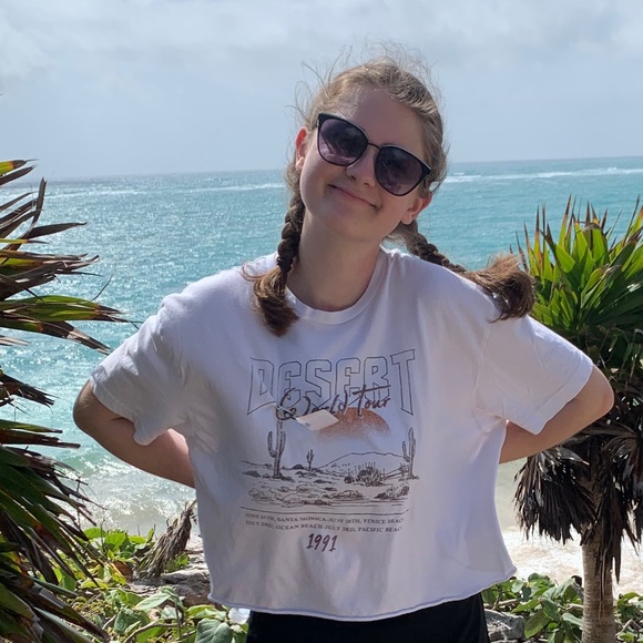 Profile Picture of Kenzie Donaubauer (@kdonaubauer) on Poshmark