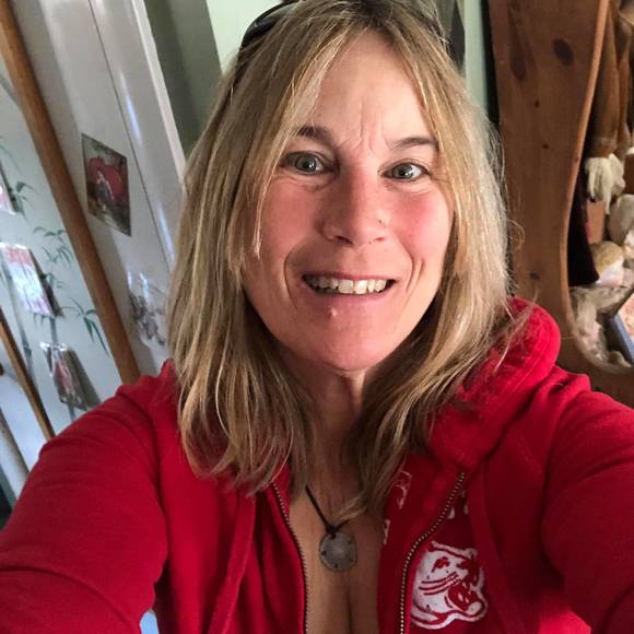 Profile Picture of Robin Gile (@robinrogue) on Poshmark