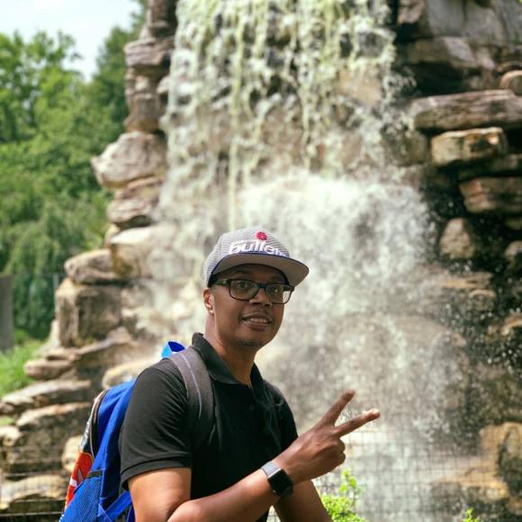 Profile Picture of Damon Dennis (@damondennis) on Poshmark