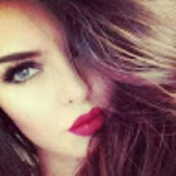 Profile Picture of Waed Almohmad (@wwwaaaddd1986) on Poshmark