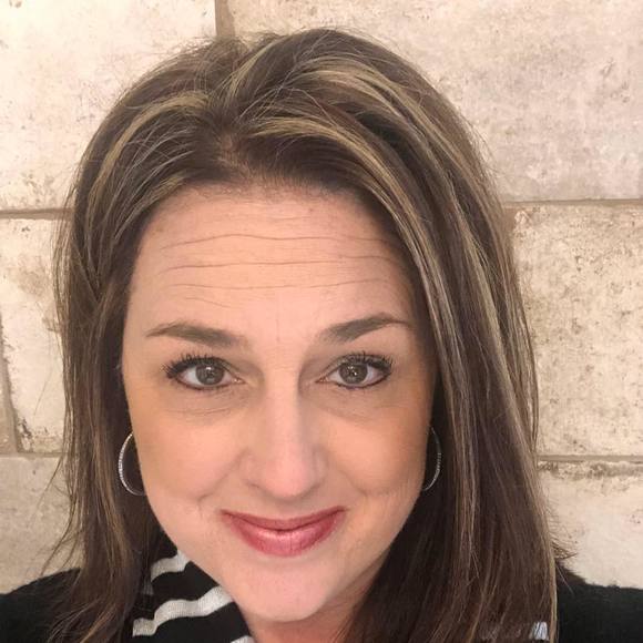 Profile Picture of Kimberly Archambeault (@kim3825) on Poshmark