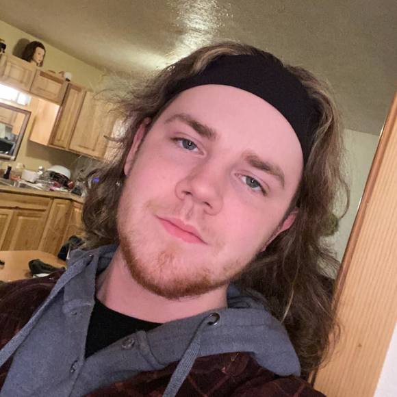 Eli Brovold - Poshmark Profile Picture of Eli Brovold (@elibrovold) on Poshmark