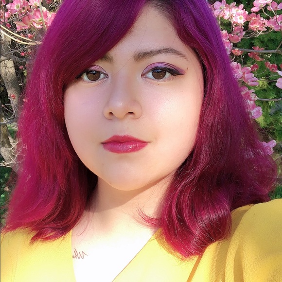 Profile Picture of Isabel Walker (@duelgirllizzy) on Poshmark