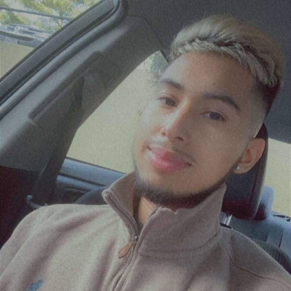 Profile Picture of Chris Arias (@chrisarias210) on Poshmark