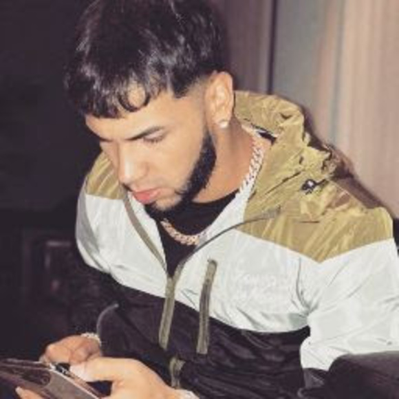 Profile Picture of Bryant Velez (@velezb402) on Poshmark