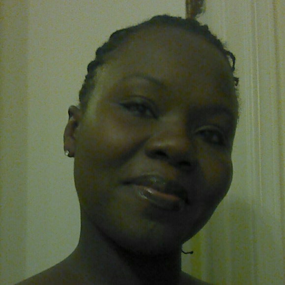 Profile Picture of Devona Rosser (@db12) on Poshmark