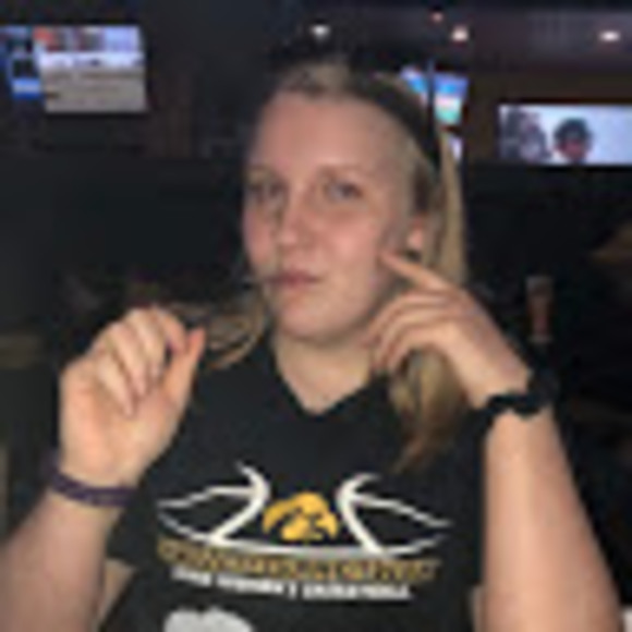 Profile Picture of Emily Schultz (@cookieschultz) on Poshmark