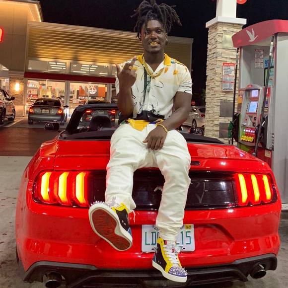 Profile Picture of James Felix (@felixjames97) on Poshmark