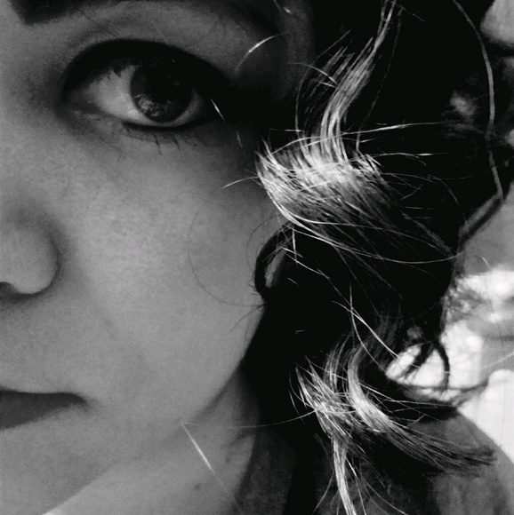 Profile Picture of Ali Moulder (@alimoulder) on Poshmark