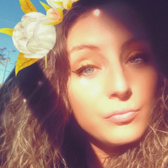 Profile Picture of Maryann Cacia (@maryxoann) on Poshmark