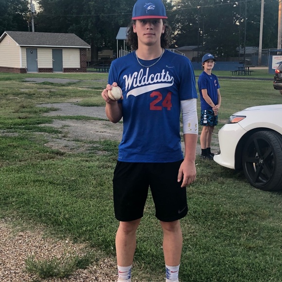 Gabe Mclevain - Poshmark Profile Picture of Gabe Mclevain (@gabe_mclevain) on Poshmark