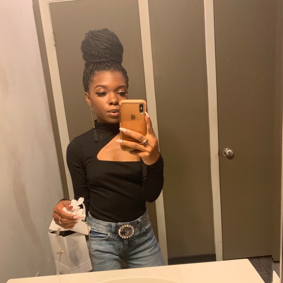 Profile Picture of Mara Scott (@marascott24) on Poshmark