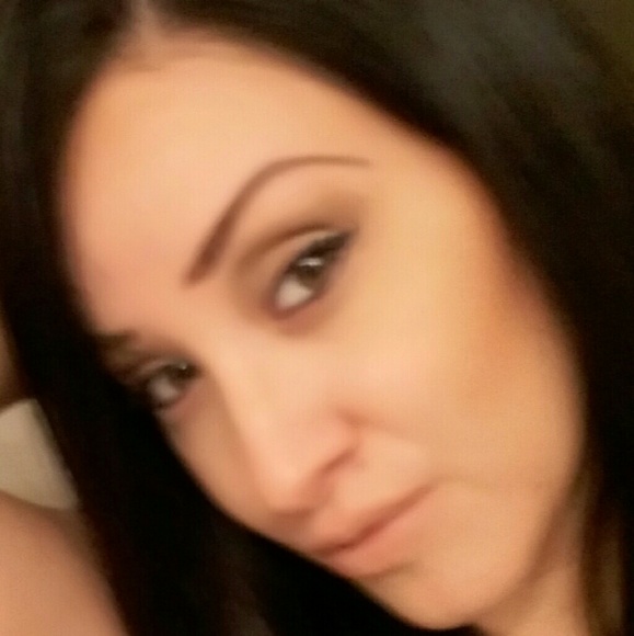 Profile Picture of Stephanie Morales (@smorales19831) on Poshmark