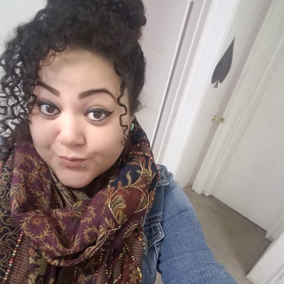 Profile Picture of Courtney Simon (@courtneybugxo) on Poshmark
