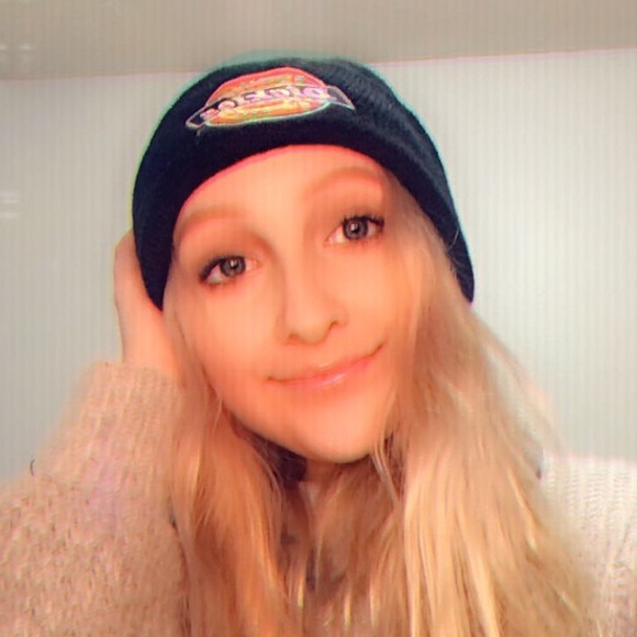 Profile Picture of Madison Scutt (@madisonmariaaa) on Poshmark