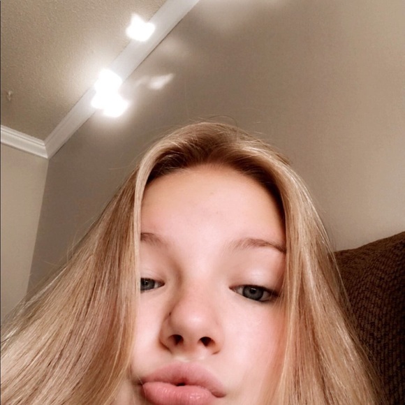 Profile Picture of Kaylee Basner (@kayleebasner32) on Poshmark