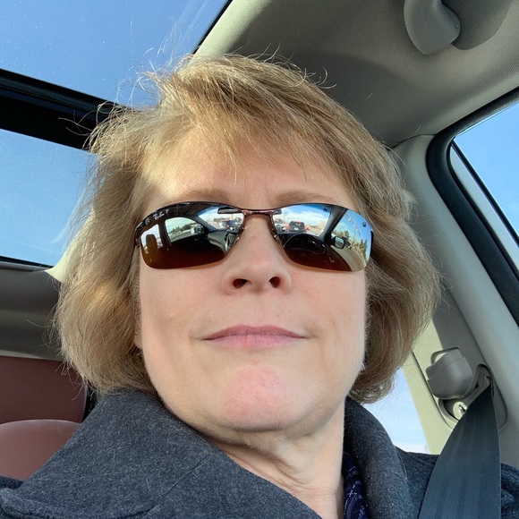 Profile Picture of Tracey Bavero (@traceyb0504) on Poshmark