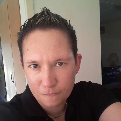 Profile Picture of Michelle Cogle (@MichAC13) on Twitter