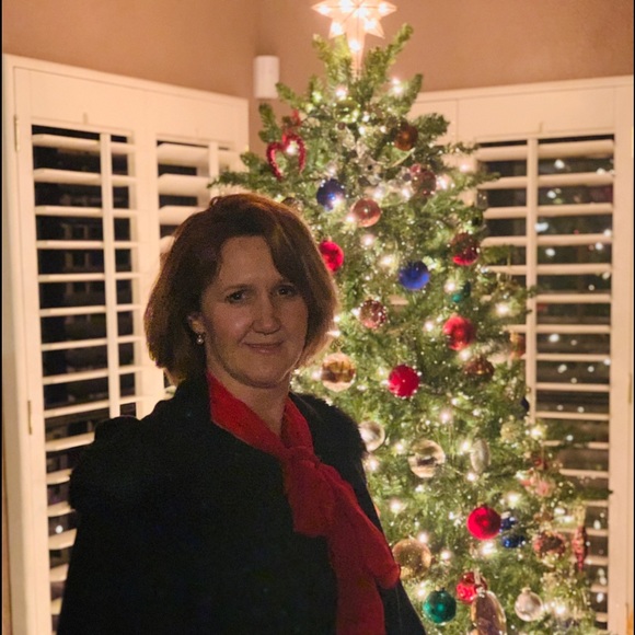 Profile Picture of Daniela Milos (@dankamilos68) on Poshmark