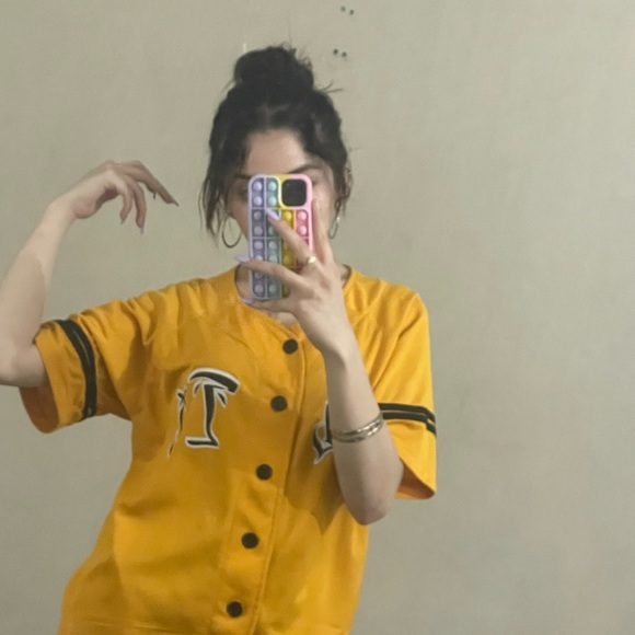 Profile Picture of Kate Becerra (@katebb2) on Poshmark