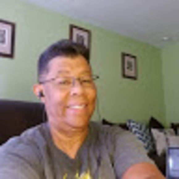 Profile Picture of Cynthia Keyes (@cynthiakeyes806) on Poshmark