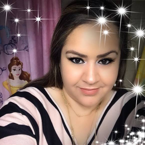 Profile Picture of Arely Castillo (@arelyss) on Poshmark