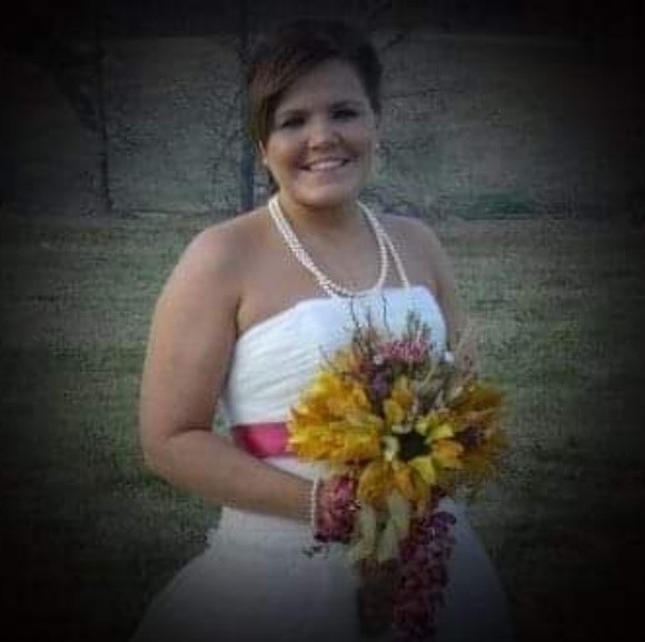 Profile Picture of Randi Vanderwalt (@rball6483) on Poshmark