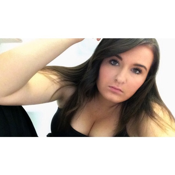 Profile Picture of Reagan Servatius (@untilwedisapear) on Poshmark