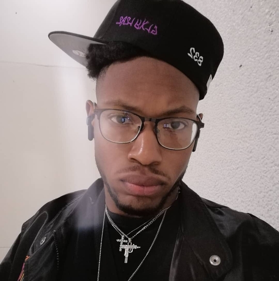 Profile Picture of Darrell King (@121395) on Poshmark