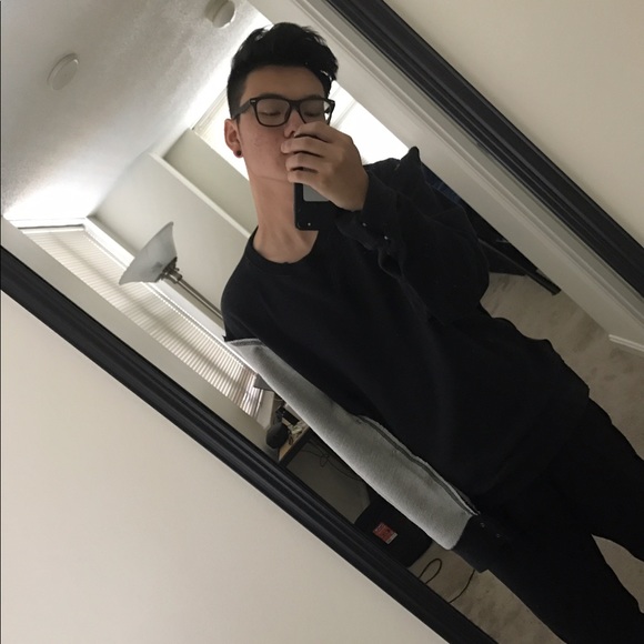 Profile Picture of Zhiwei Han (@zhan1) on Poshmark